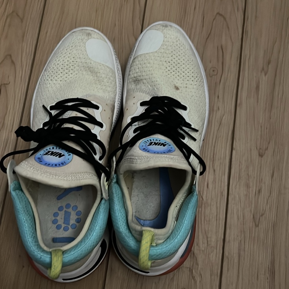 Nike - Picture 4 of 4